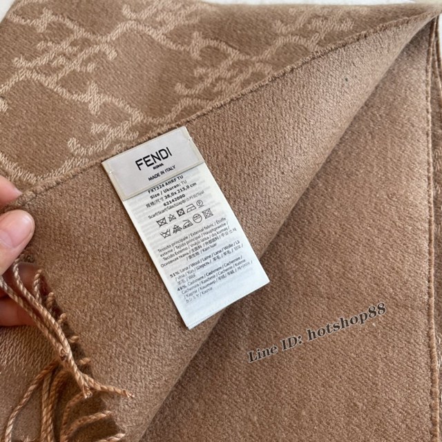 Fendi專櫃新款芬迪米駝色羊毛和羊絨雙面圍巾 mmyj2421